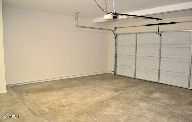 Building Photo - 2027 E University Dr