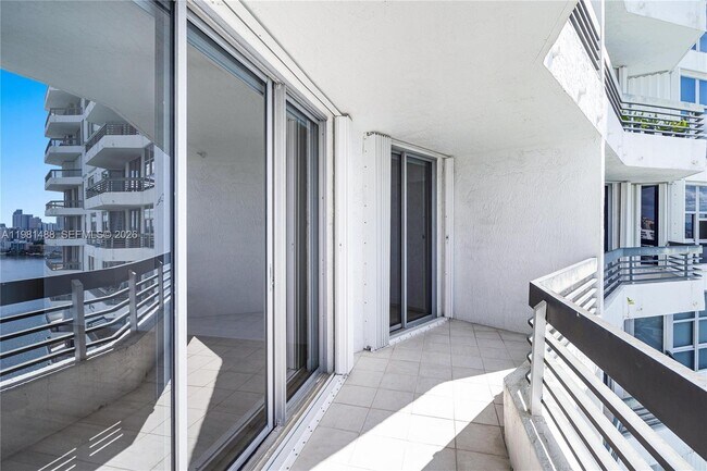 Building Photo - 19101 NE 36th Pl