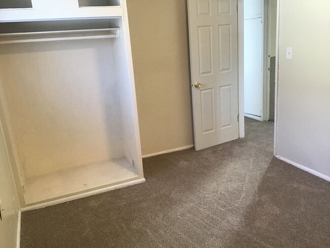 Building Photo - 2 bedroom single family home with detached garage