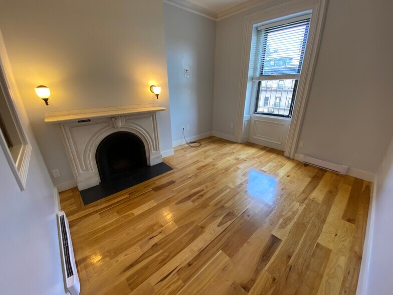Building Photo - 117 Beacon St