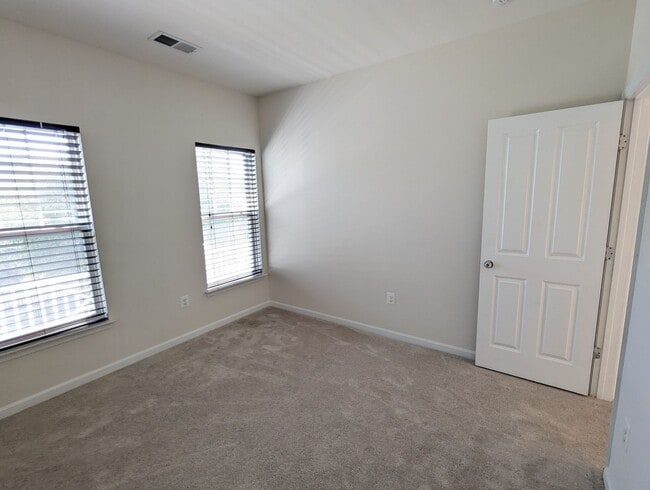 Building Photo - Impeccably maintained SFH in Clarksburg re...