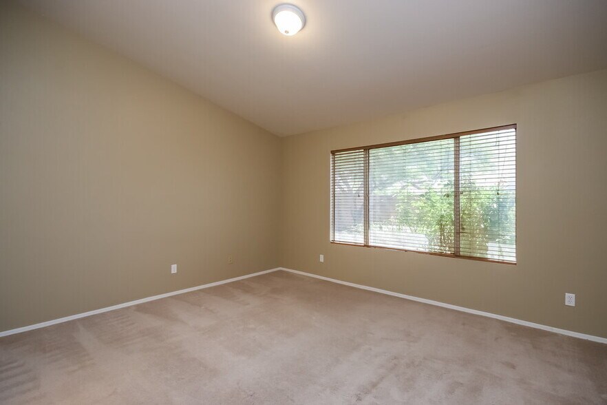 Building Photo - 7205 W Los Gatos Dr