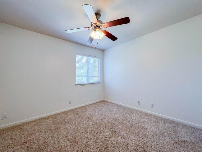 Building Photo - 921 Heritage Springs Trail