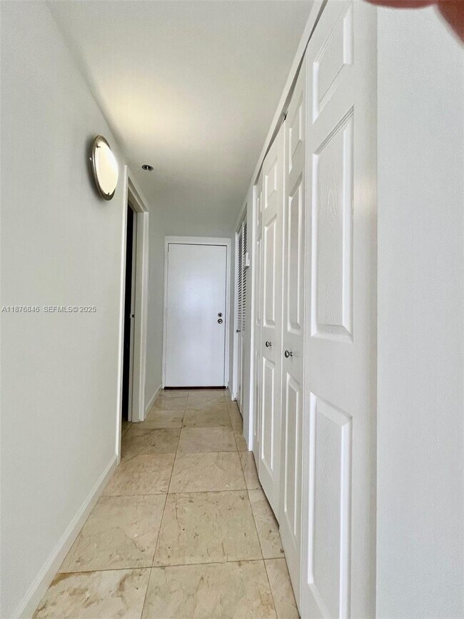 Building Photo - 7601 E Treasure Dr