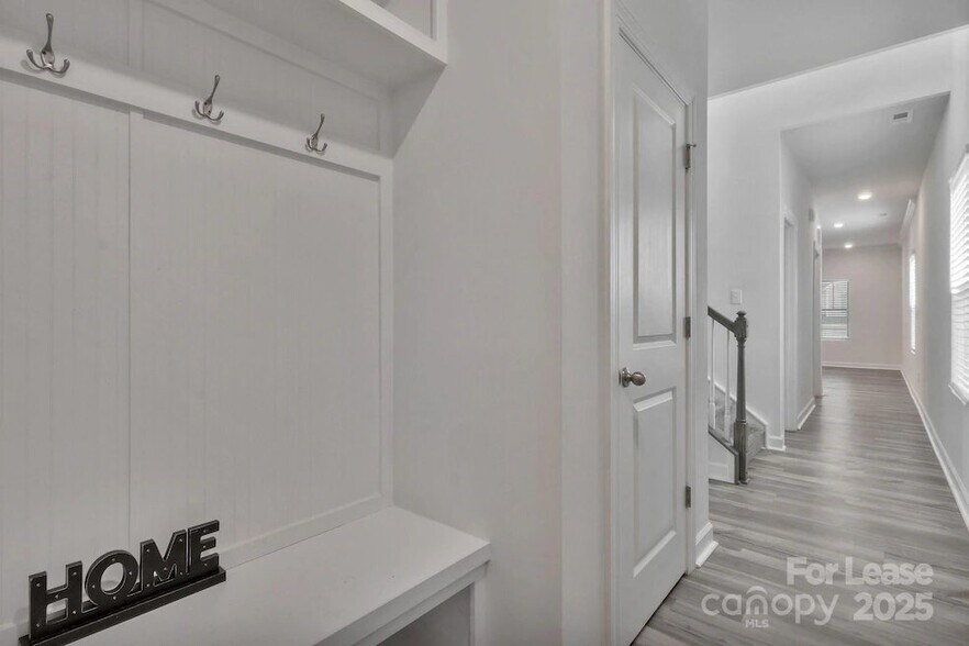 Building Photo - 4013 Armstrong Farm Dr