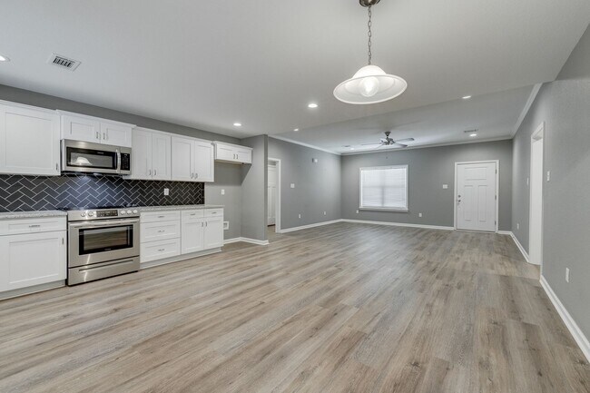 Building Photo - 2120 Shadow Falls Dr