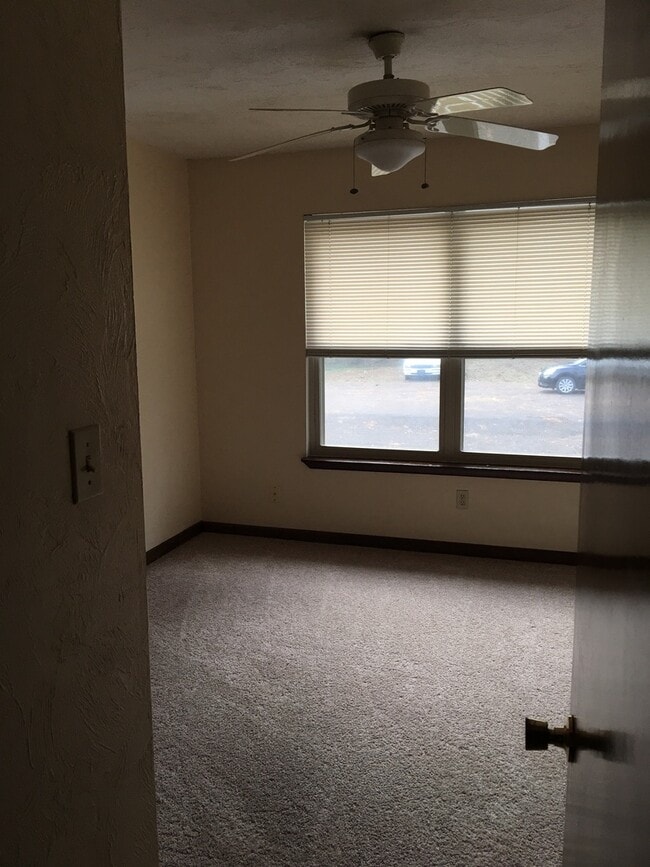 Building Photo - 2/2/ Walking Distance To Capital Regional ...