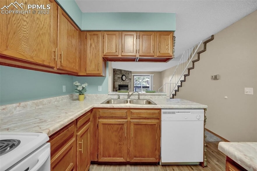 Building Photo - 3467 Queen Anne Way