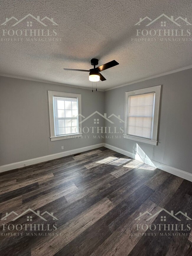 Building Photo - Cozy 2-Bedroom Home with Spacious Living a...