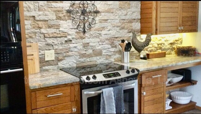 Building Photo - 4 Coma Lk Ln