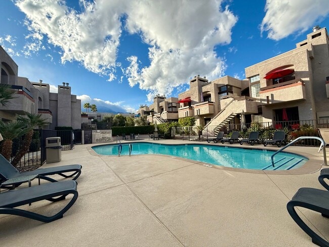 Building Photo - 2601 S Broadmoor Dr