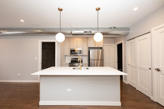 Building Photo - Barry Quad