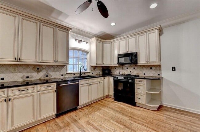 Building Photo - 2611 Briers N Dr