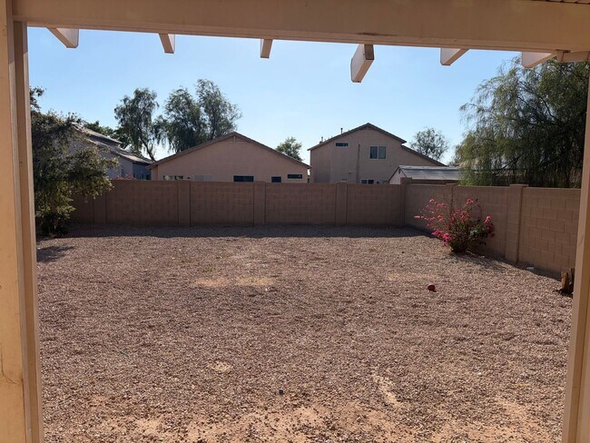 Building Photo - Freshly Painted 3 Bed, 2.5 Bath Home in Coolidge