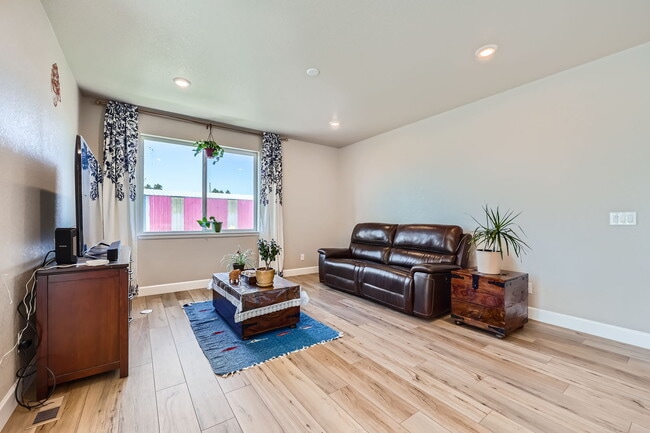 Building Photo - 18374 Grosbeak Pl