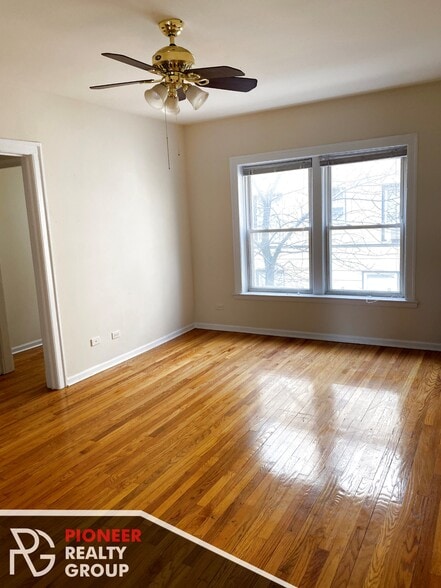 Primary Photo - 3921 N Pine Grove Ave