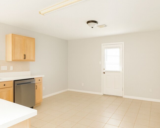 Building Photo - 29322 Fox River Dr