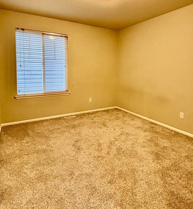 Building Photo - 4 Bed / 2.5 Bath Kirkland single family home $3,895/mo