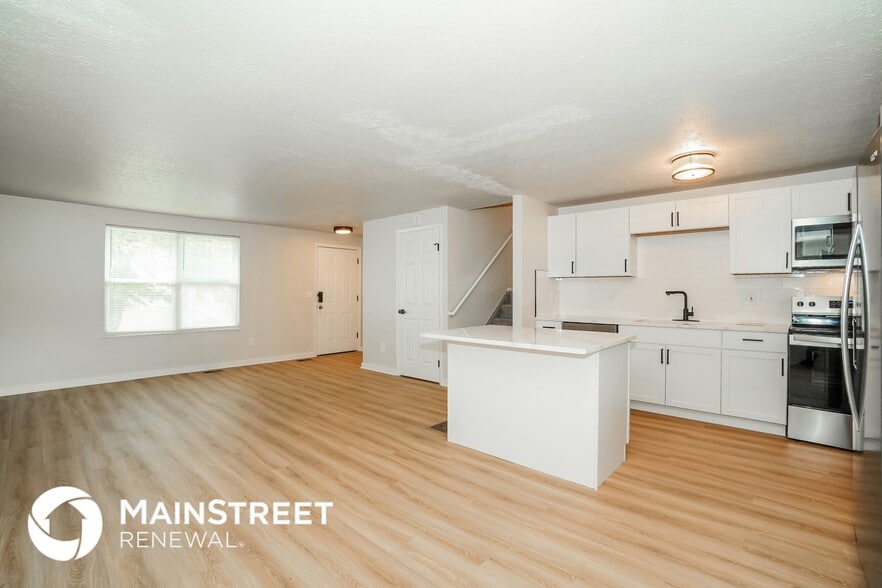 Building Photo - 3054 Deepwood Dr
