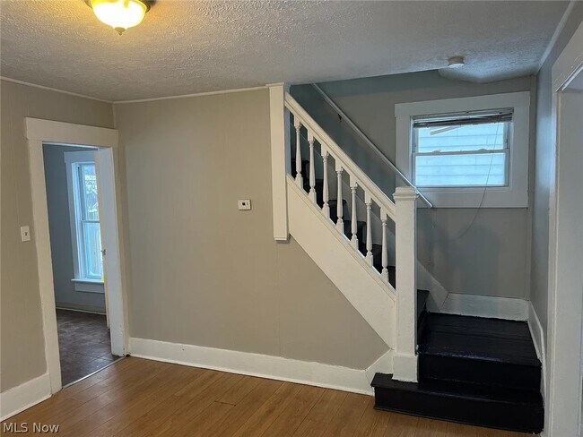 Building Photo - 384 W Bartges St