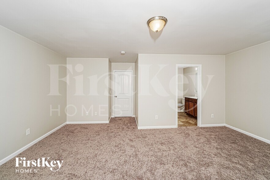 Building Photo - 5069 Bella Ct