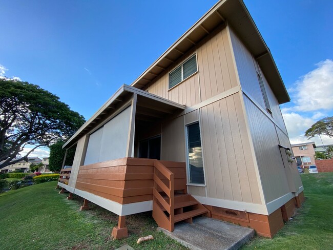 Building Photo - 98-1387-1387 Nola St