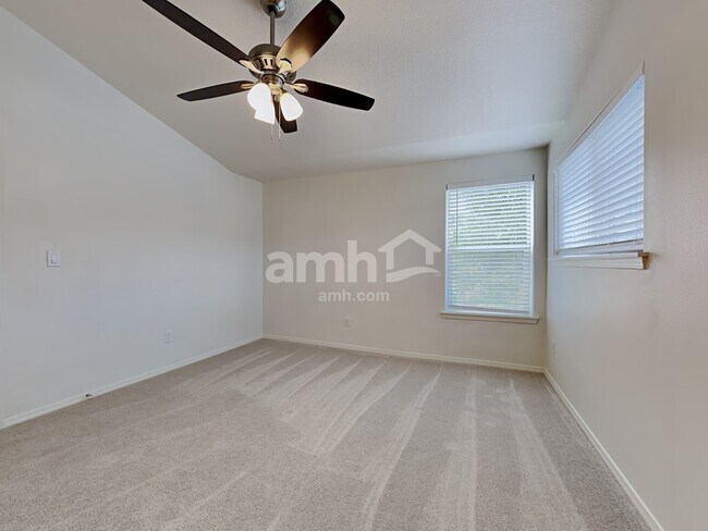 Building Photo - 1410 SE 7th Way