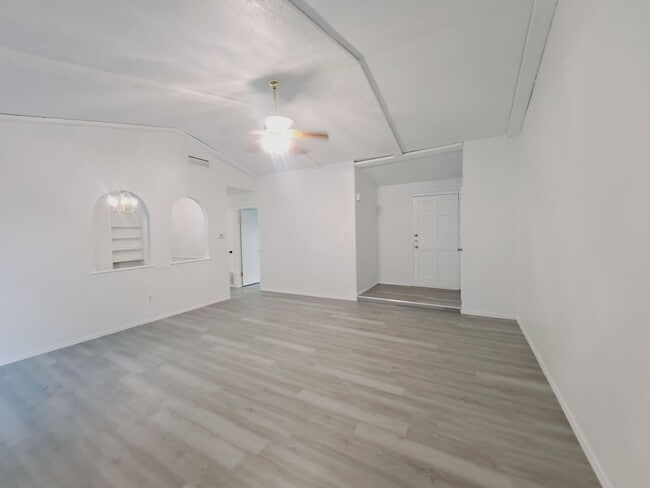 Building Photo - Amazing 3/2 with Garage Conversion Ready For Move In