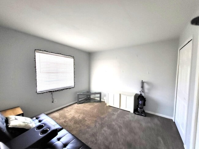 Building Photo - 3023 Sir Hamilton Cir
