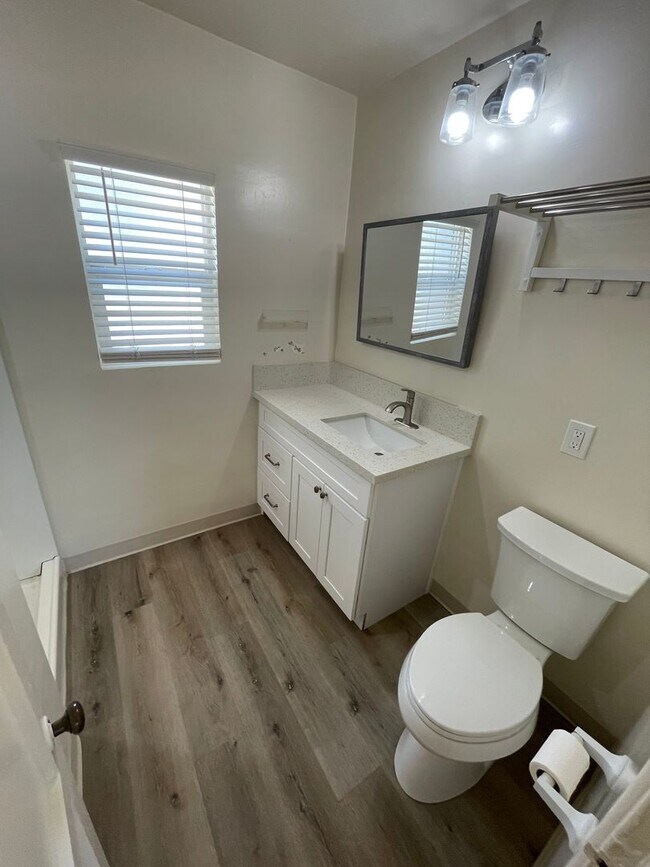 Building Photo - **CHARMING CASITA ** 1Bedroom / 1 Bath ava...