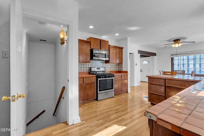 Building Photo - 923 McKelligon Dr