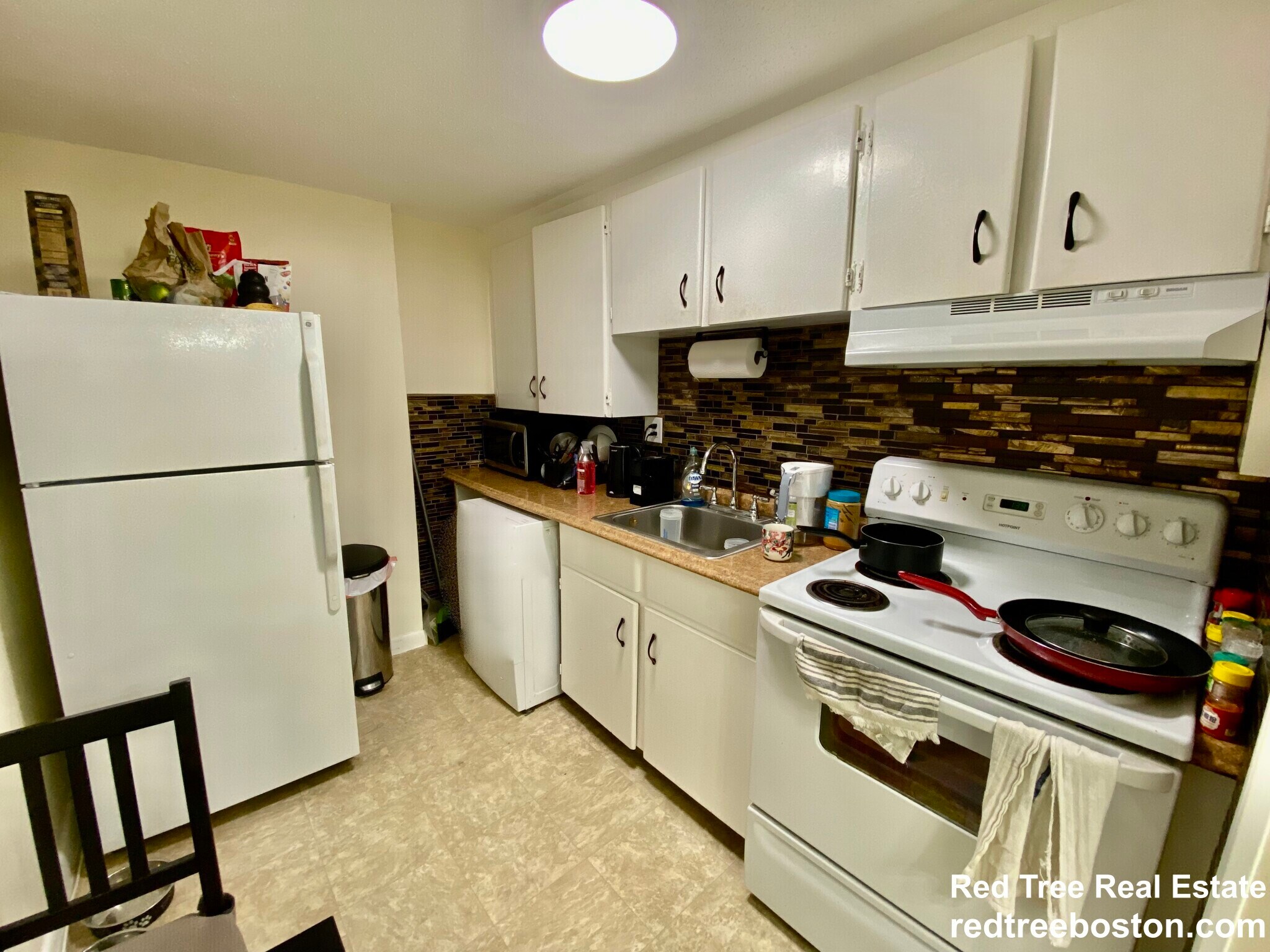 Building Photo - 172 River St