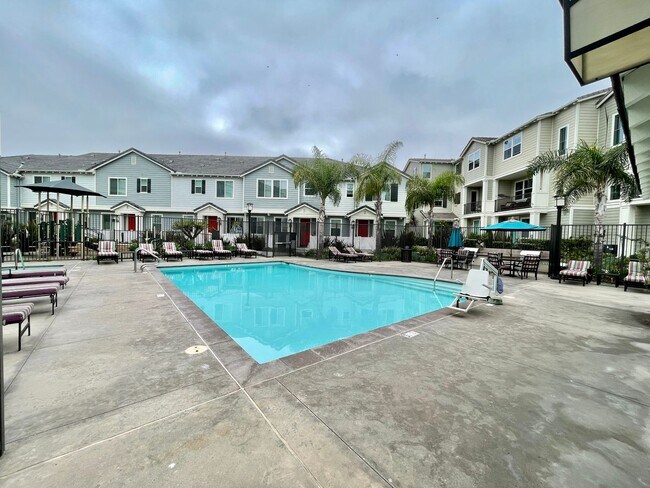 Building Photo - Beautiful 3B/2.5BA Townhouse in Imperial Beach with Loft, Private Patio & 2-Car Garage