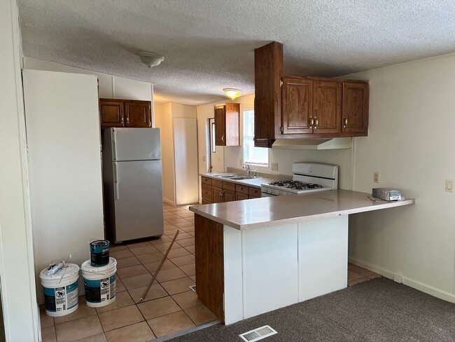 Building Photo - 3 bedroom 2 bath in Hamilton City with fru...