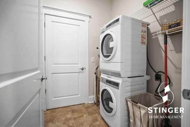 Building Photo - 700 Bay St