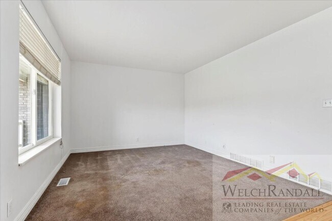 Building Photo - Spacious Single Family Home With Attached ...