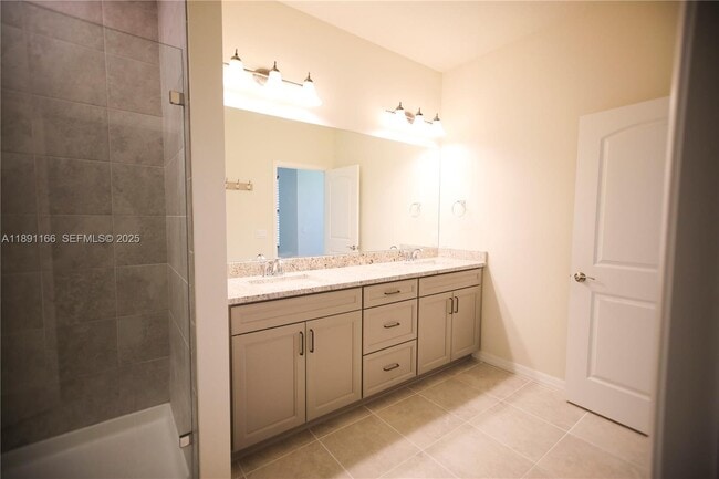 Building Photo - 8293 Cadre Noir Rd