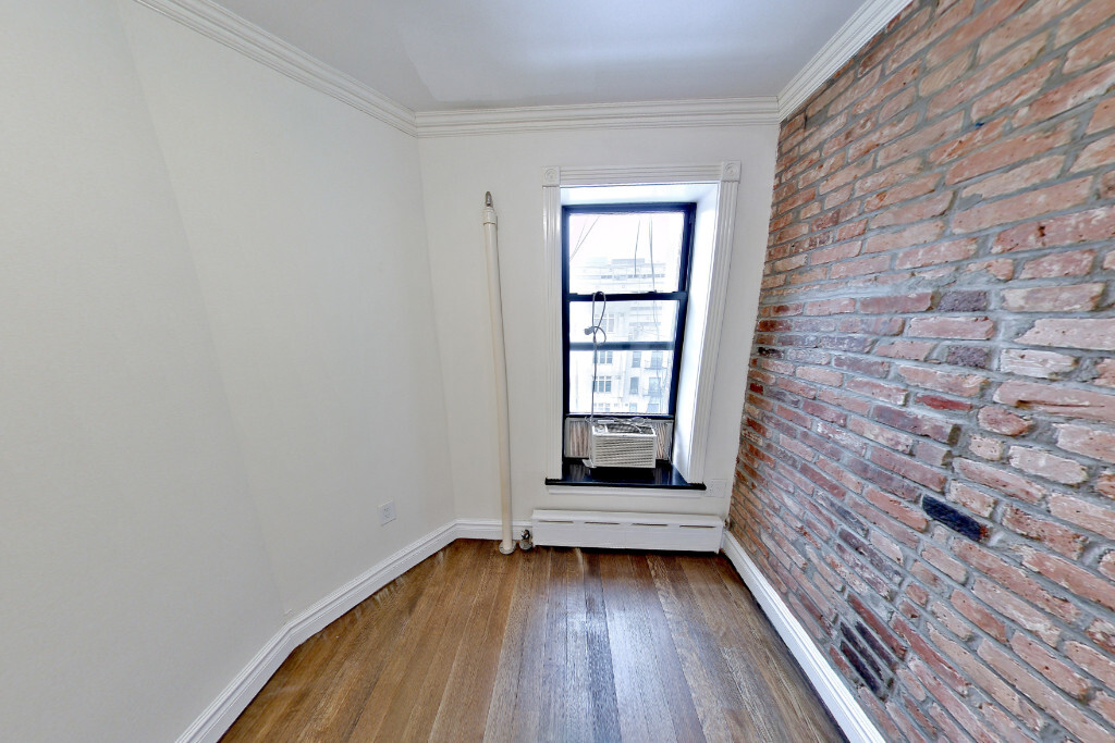 Building Photo - 420 W 51s Street (9th & 10th Ave), #5
