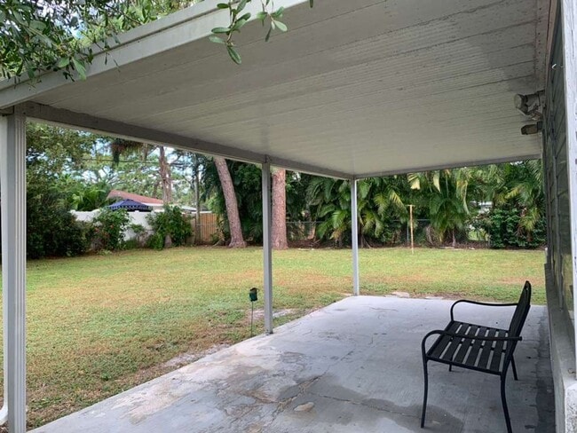 Building Photo - 3 Bedroom 2 Bath Home in Central Gulfport