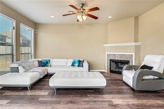 Building Photo - 3418 Castleton Dr