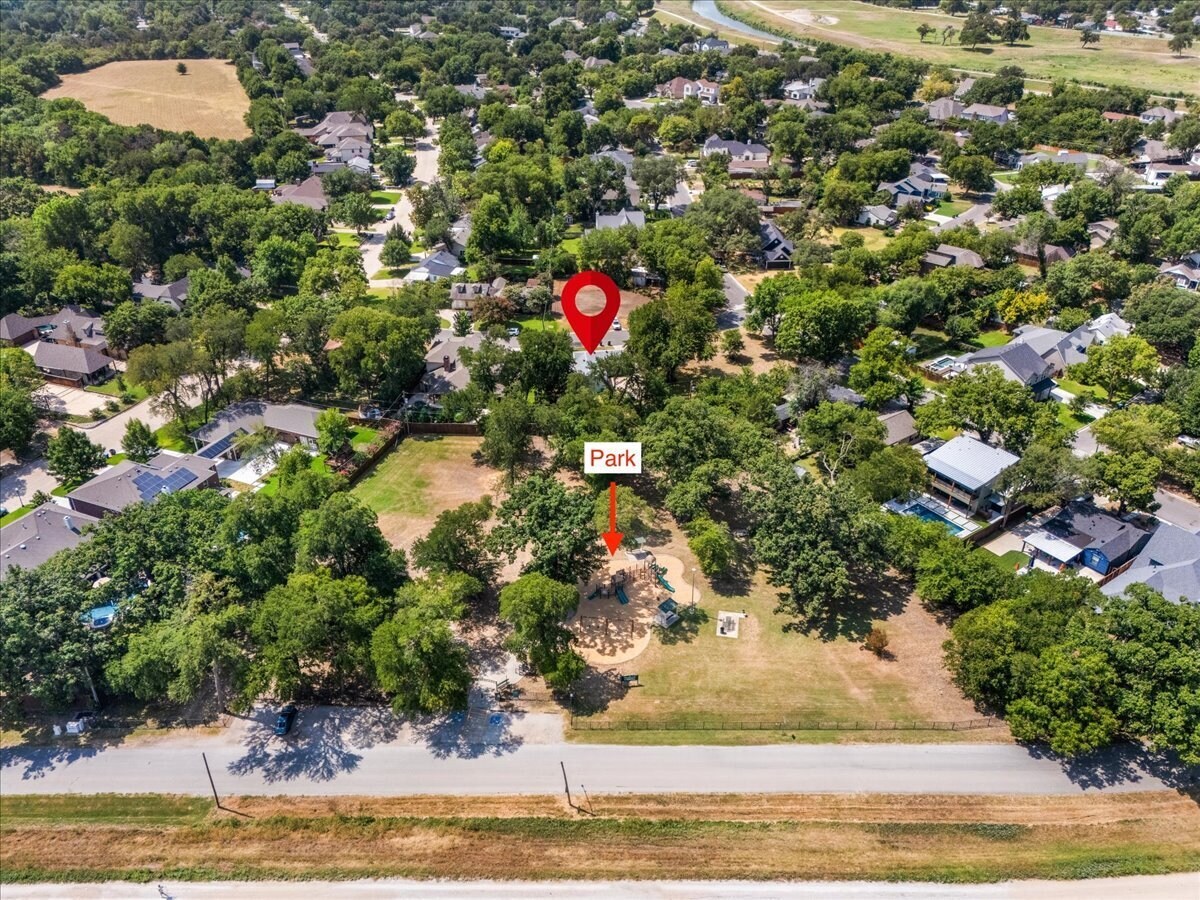 Building Photo - 3720 Oaklawn Dr