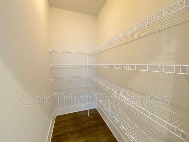 Building Photo - 225 Scholar Way