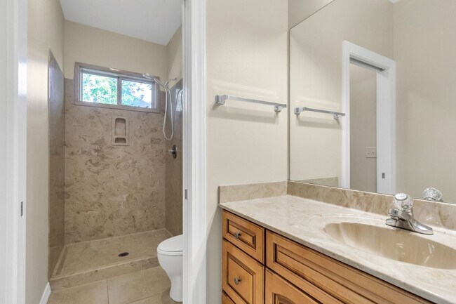 Building Photo - Available October 10th!- Bluewater Bay Bea...