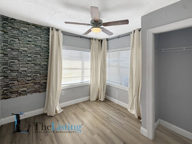 Building Photo - 6920 N Central Ave