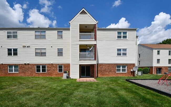 Building Photo - 102 Chesterfield Ln