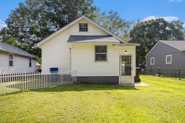 Building Photo - 539 Gayle Ave