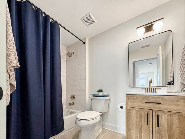 Building Photo - Newer Construction Meets Historic Cooper Young Charm • 5bd / 3ba