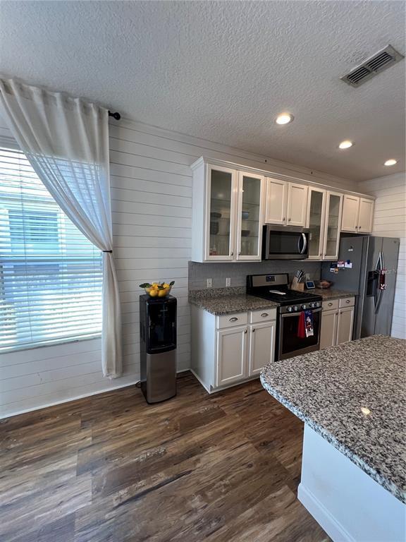 Building Photo - 221 Asterbrooke Dr