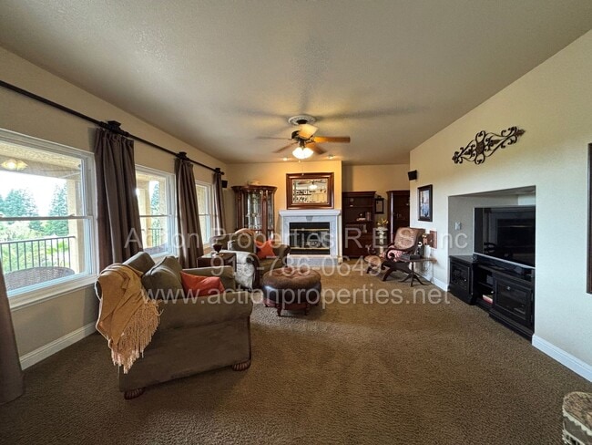 Building Photo - Gorgeous Villa - 3 Bed, 2.5 Bath - Beautiful Views - Highly Desirable Neighborhood!