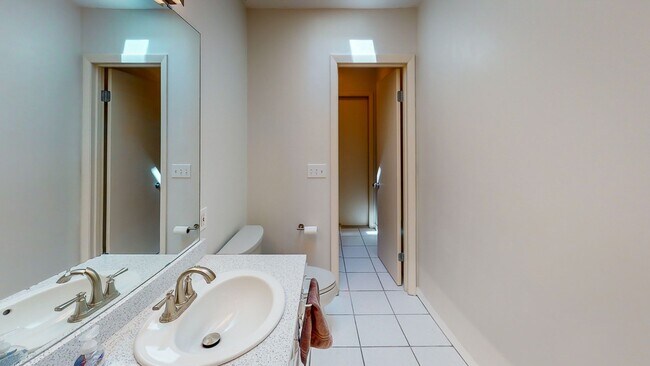 Building Photo - Park Avenue- 4 Bedroom/3 Bath - BEAUTIFUL!